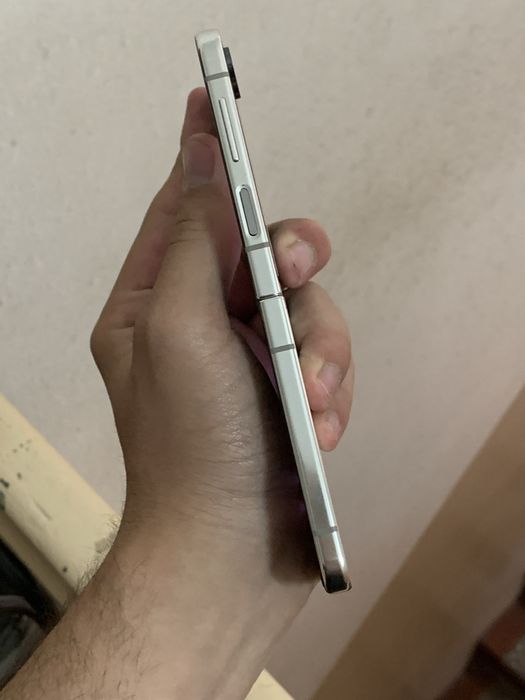 Samsung Galaxy Z Flip 5 230 y.e.