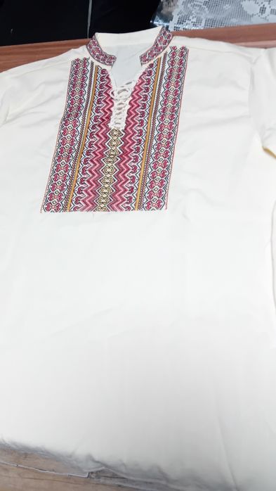 Мъжка  риза с бродерия