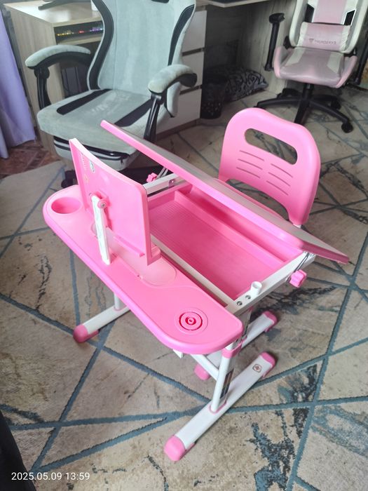 Стол детский письменный.