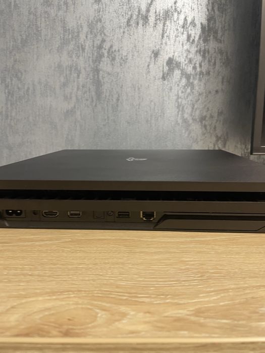 Vand ps4 pro 1T utilizat