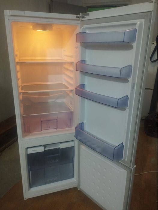 Продам холодильник