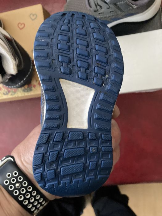 Детски маратонки и обувки.