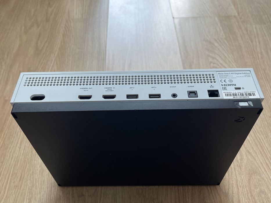 XBOX One S  1 TB + controller original + FC24 si MK X