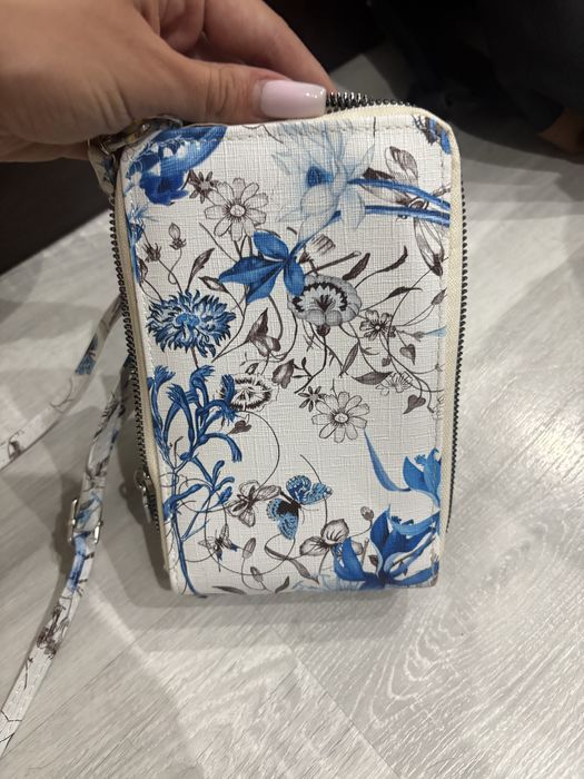 Чентичка за телефон и пари