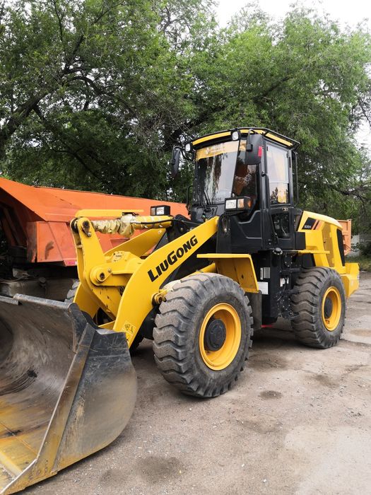 Услуги фронтального погрузчика и эксковатора