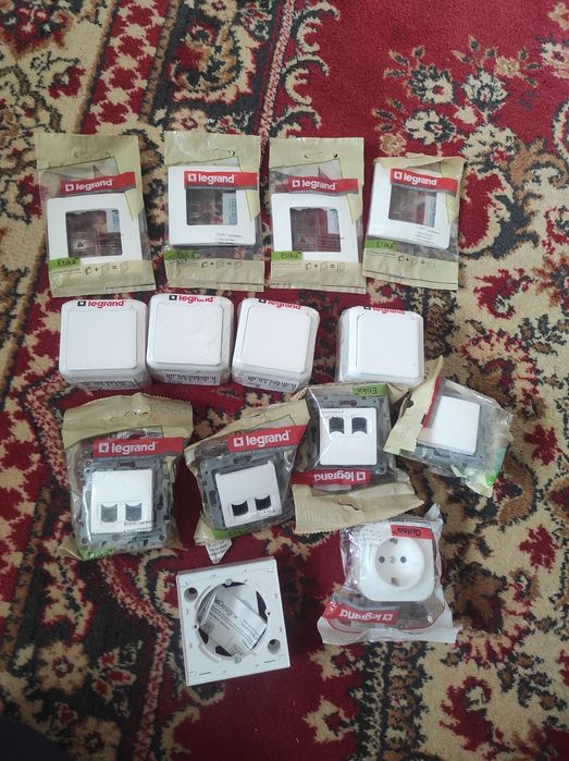 Розетки Legrand цвет белыи