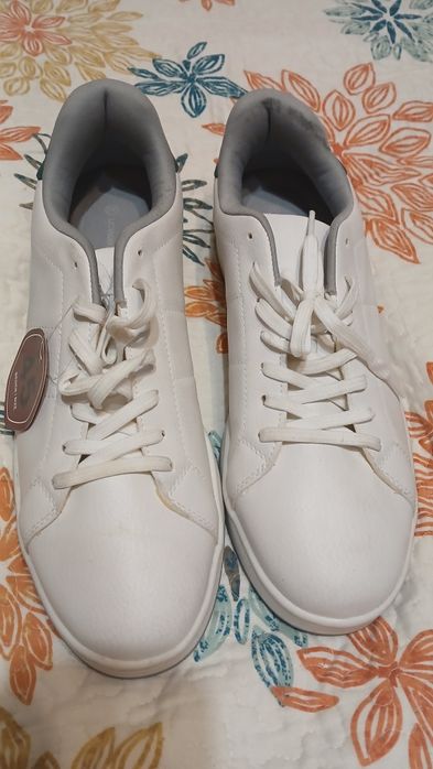 Продам детскую обувь