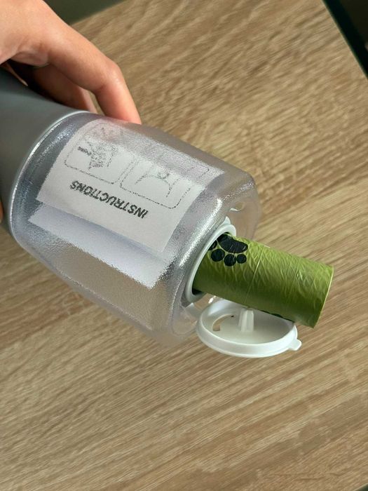 Sticlă portabilă pentru câini 500ml + dispenser pungi | Nouă | Alb/Gri