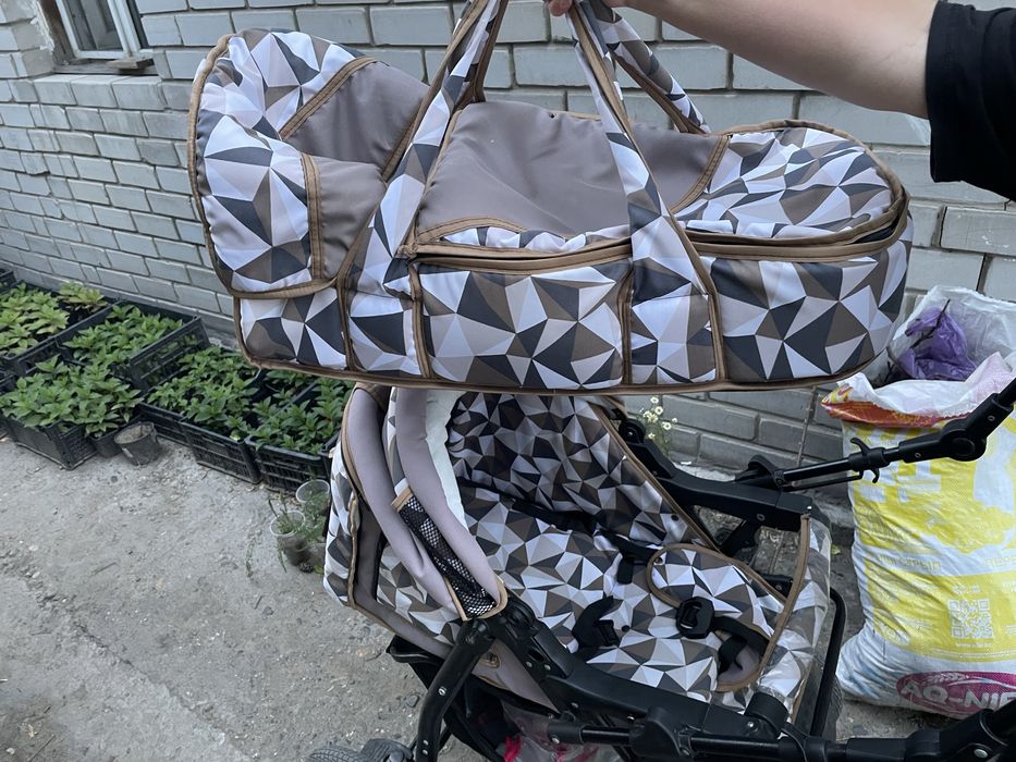 Детская коляска с переноской