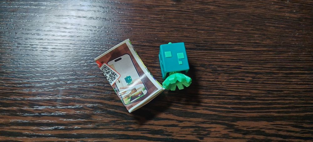 Обмен или продажа майнкрафт игрушек kinder joy.