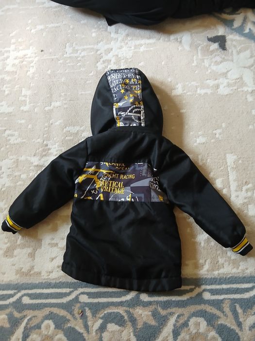 Продам осеннюю куртку детскую