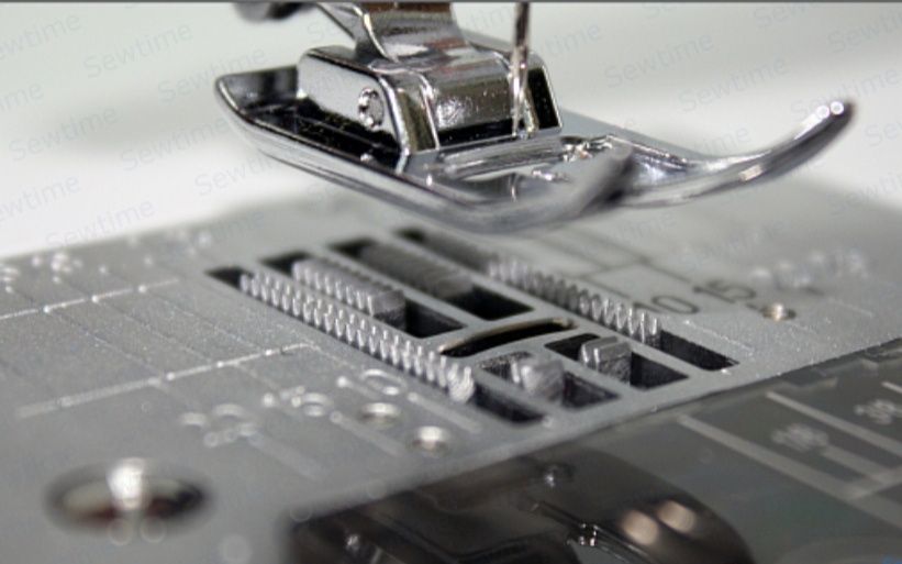 Швейная машинка Bernette Moscow 5