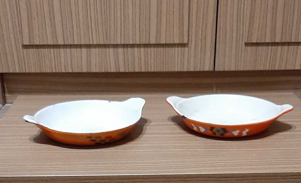 Советские эмалированные   сковородки ,казанок  и кастрюли .