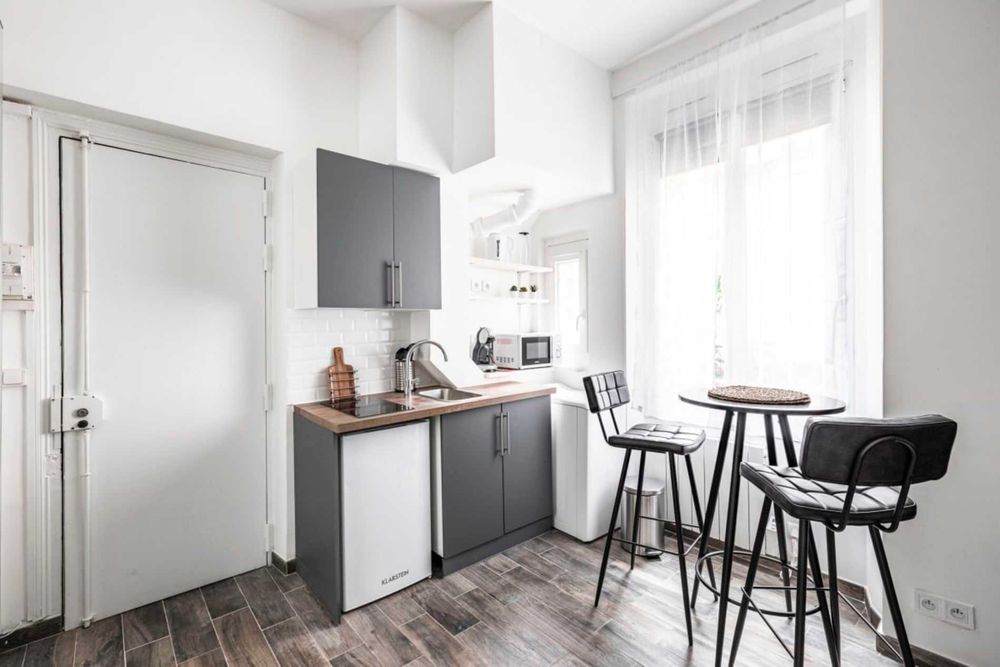 Дава се под наем Едностаен апартамент в Пловдив, Център - 26 кв.м за 112.2 € - Снимка #1