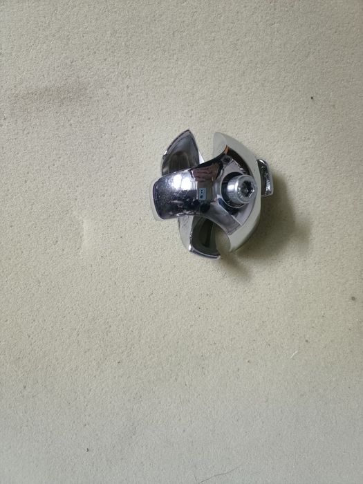 Держатель трубы новый