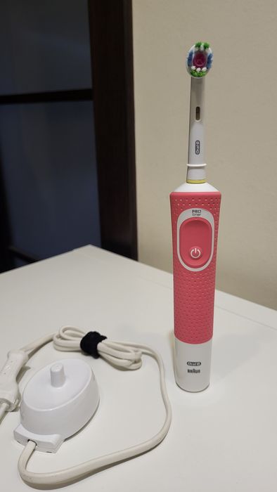 Електрическа четка за зъби Oral B Braun