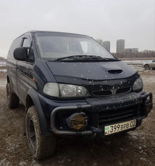 Фендера на Митсубиси Делика Булка Mitsubishi Delica фендера