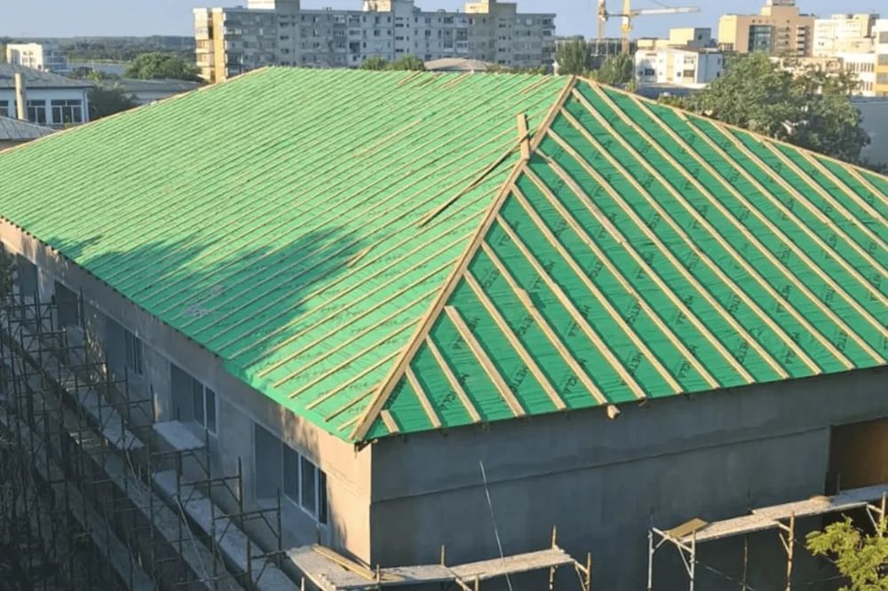 Executam acoperișuri de urgență