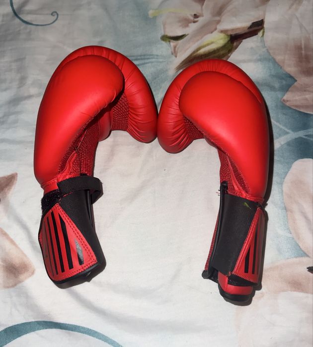 Боксови ръкавици OUTSHOCK