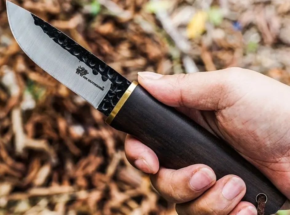 Ловен нож с кожен калъф