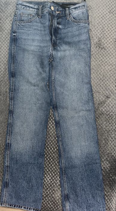 Чисто нови дънки Зара. Не са носени. Само изпрани