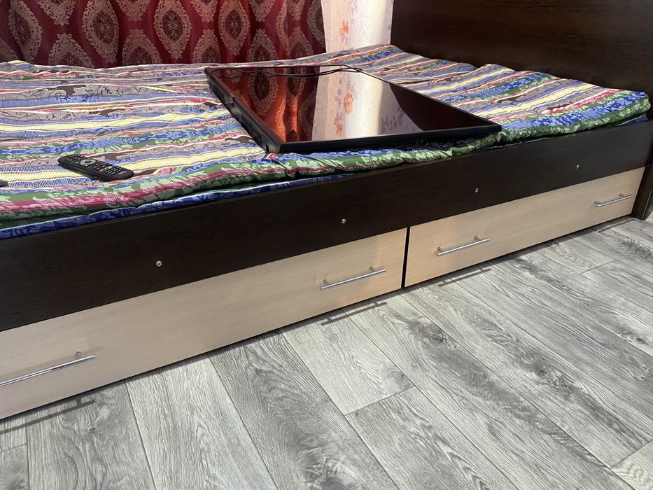 Кровать в хорошем состоние