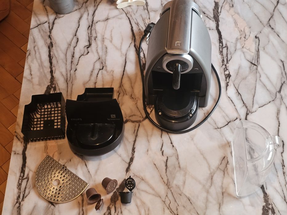 Капсулна кафемашина Krups Nespresso Le Cube + БОНУС многократни капсули