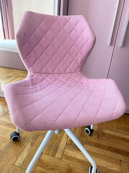 Столове на колелца и с регулиране по височина употребявани