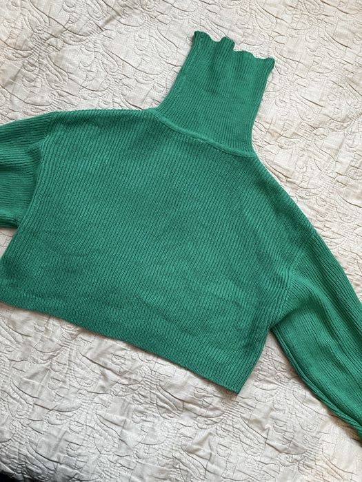 Зеленый укороченный свитер
