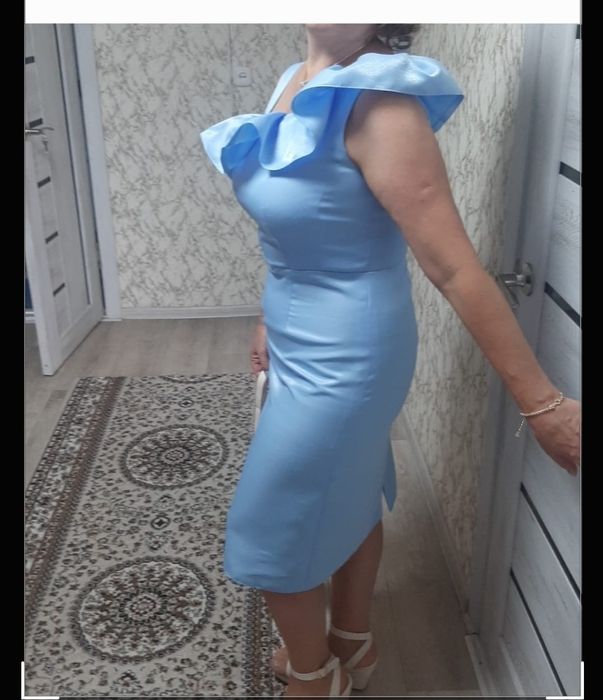 Нарядное платье 48-50р