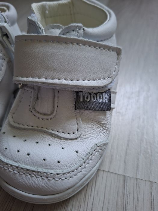 Бебешки буйки TODOR - естествена кожа.