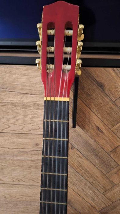 Акустична китара с калъф