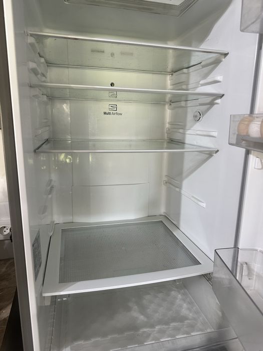 Холодильник с морозильником