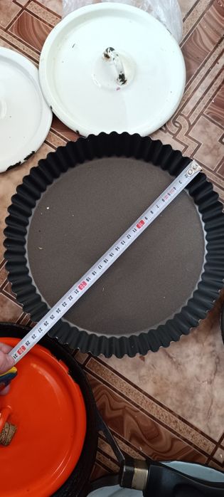 Кастрюли, крышки, сковородки