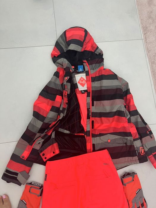 Vand costum sky plus manusi pentru femei