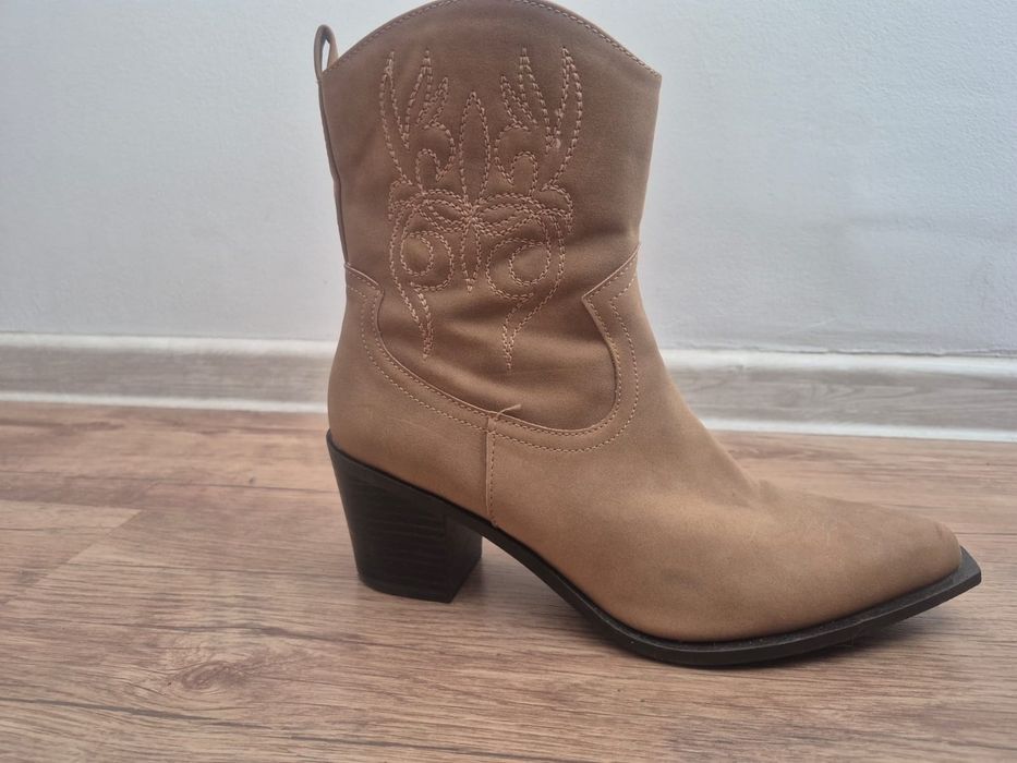 Ghetuțe Bershka - nr 39