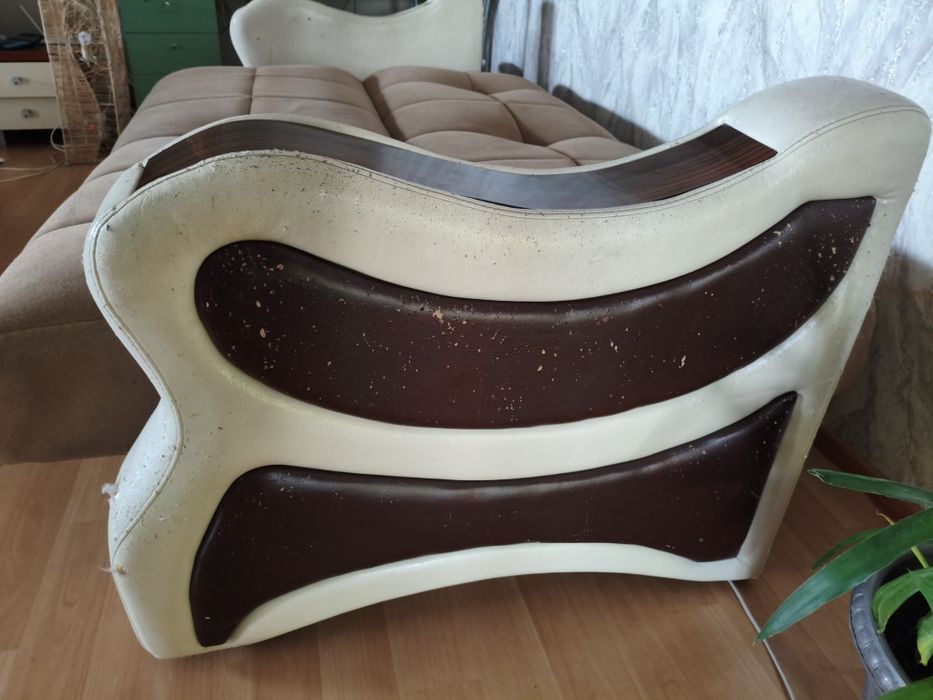 Продам диван и угловой стол