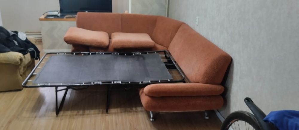 Продается угловой диван.