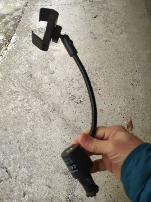 Зарядно за телефон с 2 USB и поставка