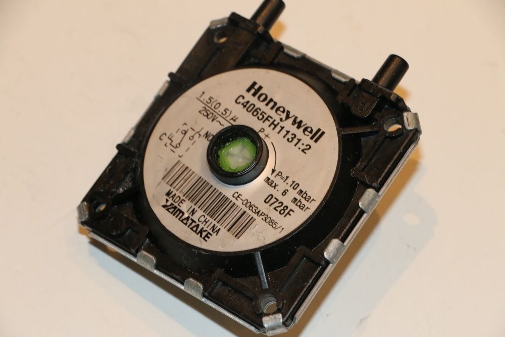 Presostat de aer HoneyWell 1.10 mbar C4065FH1131:2 Ferroli F24 FEReasy