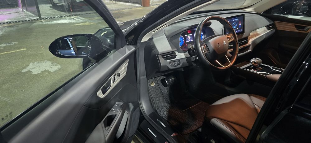 Hongqi Eqm 5 , 500 тали