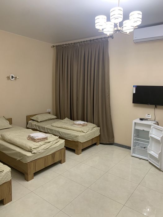 Hotel hostel mehmonxona. Rovd metro moshina bozor yarmarkaga yaqin joy