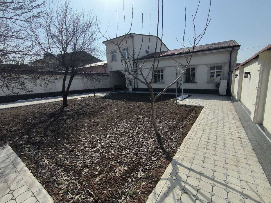 Sotiladi 2 qavatli uy, 6 sotix hovli Uchxoz, Akfa universiteti.