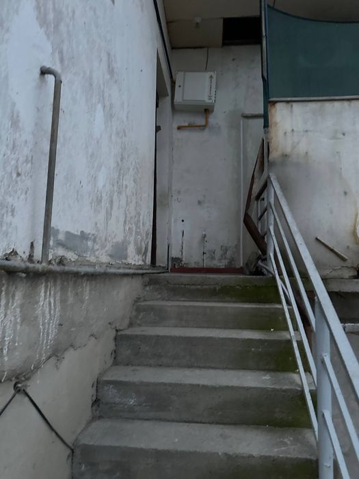 Продаётся 1 комантное помещение FOOD CITY