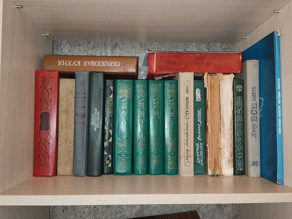 Книги, продам срочно