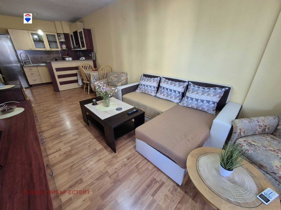 Дава се под наем Тристаен апартамент в Русе, Възраждане - 134 кв.м за 408 € - Снимка #3