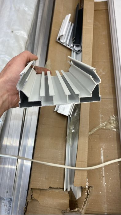 Ремонт натяжного потолка , слив воды