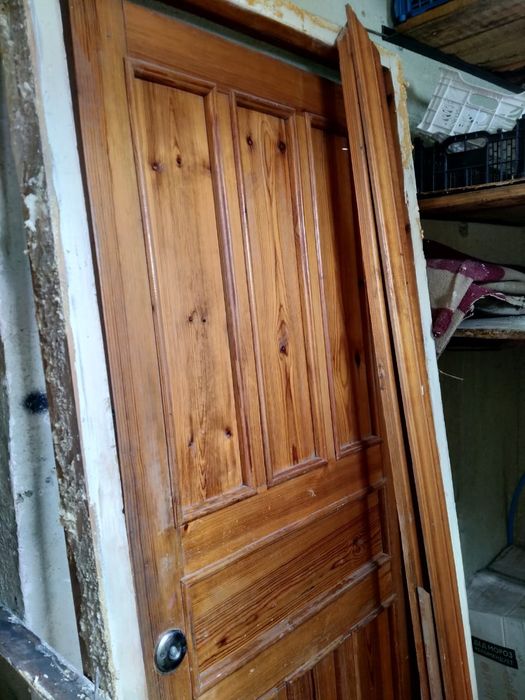 Продается выходные двери