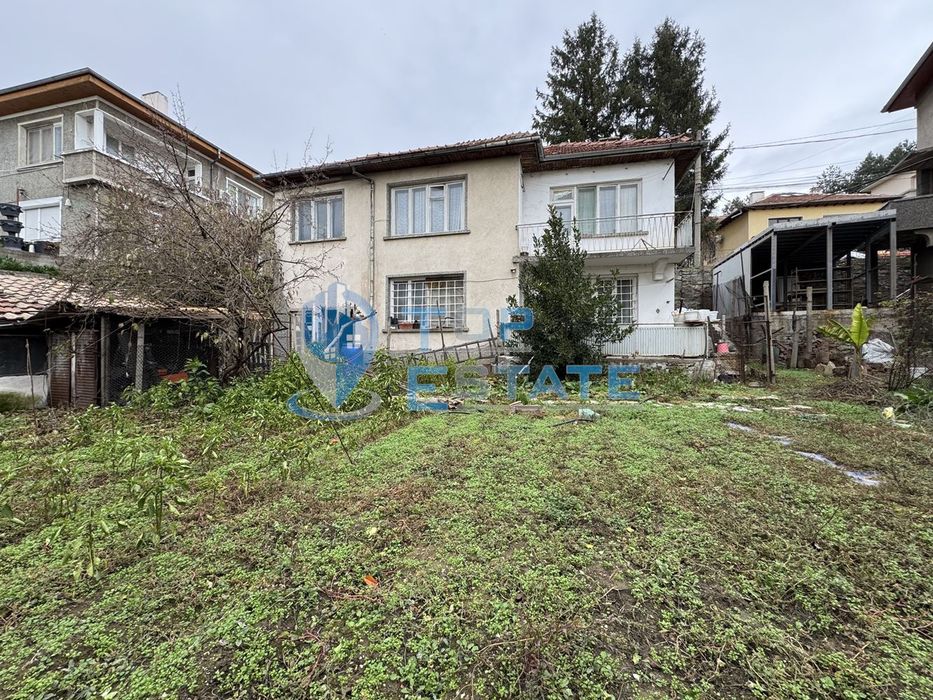 Парцел със сграда в квартал Акация, град Велико Търново