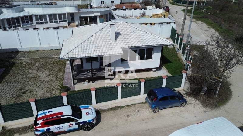 Две, двуетажни, новопостроени къщи за продажба, в общ парцел, в м-т Ал